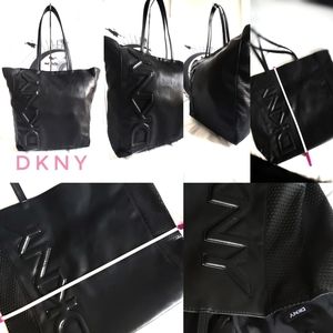 DKNY BLACK FAUX LEATHER BAG